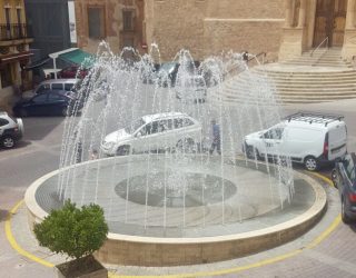La fuente de la Plaza de la Iglesia ya funciona