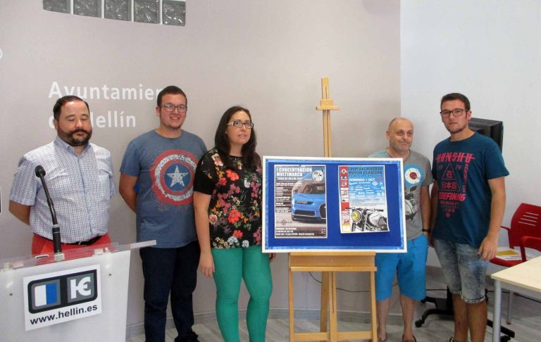 Motos y coches protagonistas de los festejos del primer domingo de Feria