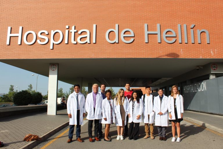 Estudiantes norteamericanos aprenden de la sanidad pública en el Hospital de Hellín