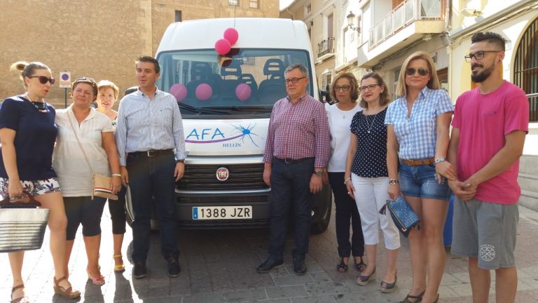 Entregada a AFA-Hellín de un vehículo adaptado para mejorar el servicio