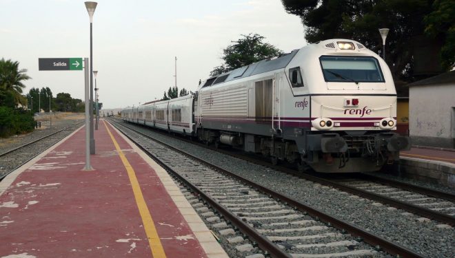 Adif repara el tramo de las estaciones de Hellín y Alguazas (Murcia)
