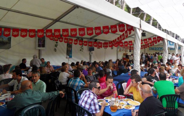 Las cofradías y hermandades acaparan las parcelas para instalar las casetas de comidas de la próxima Feria