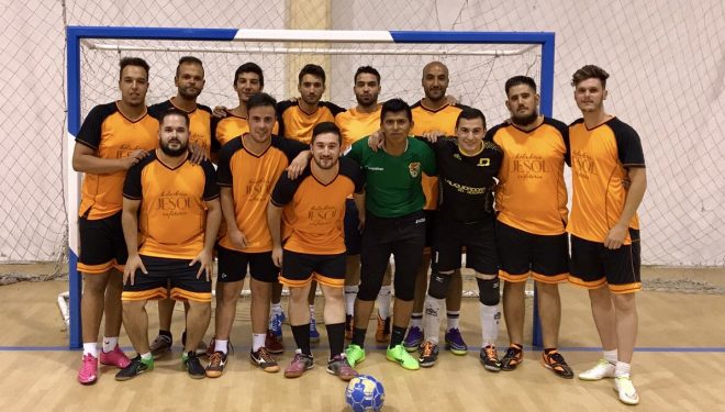 Un equipo de jugadores hellineros gana el trofeo 24 Horas de futbol sala de Tobarra
