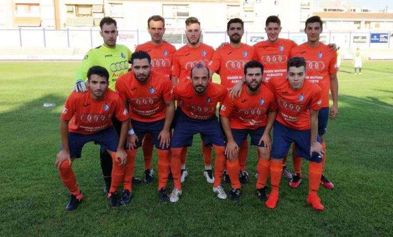 Muchos goles en un Tobarra-Hellín descafeinado