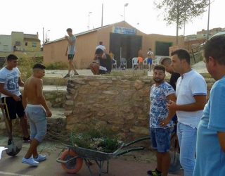 Se lleva a cabo una limpieza y adecentamiento de los barrios del Calvario y la Ribera