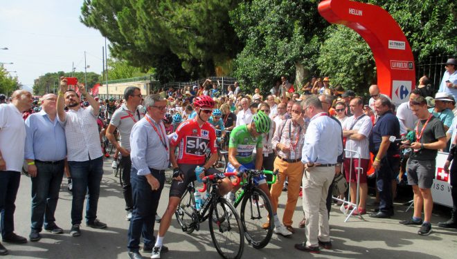 Enorme expectación en la salida de la etapa de la Vuelta a España