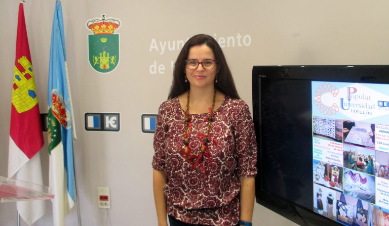 Beatriz Jiménez presentaba los talleres de la Universidad Popular para el próximo curso