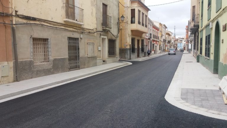 La calle De Eras, tras su remodelación, abierta al tráfico