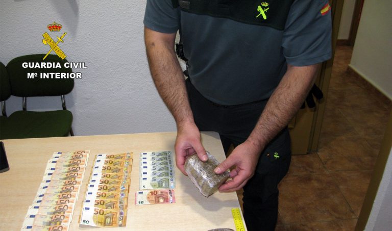 Dos hellineros detenidos en Jumilla por tráfico de drogas