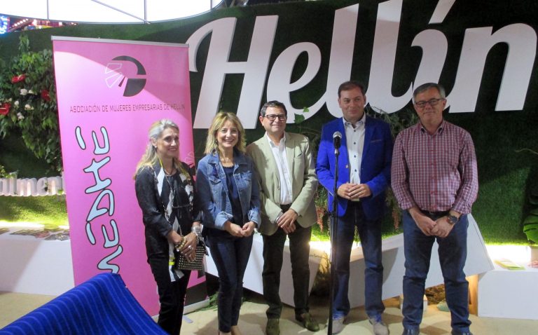 Las asociaciones de comerciantes y empresarios se reunían con el Ayuntamiento para presentar sus iniciativas
