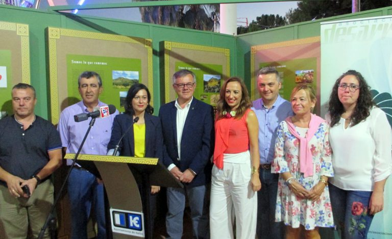 Presentación del cartel de la Carrera Solidaria de la Mujer a beneficio de la Asociación Desarrollo