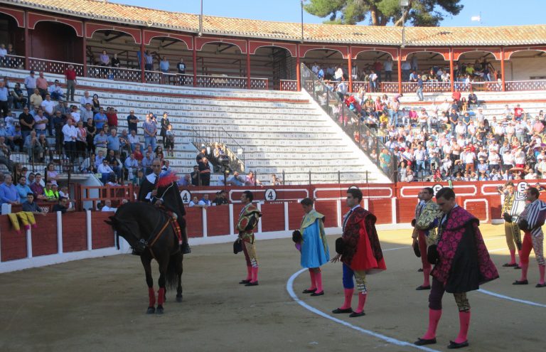 El Ayuntamiento recapacita y saca una corrida de feria a última hora