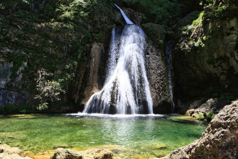 Visita al Parque natural de los Calares del Mundo y de la Sima de la mano de la Diputación, en Riópar