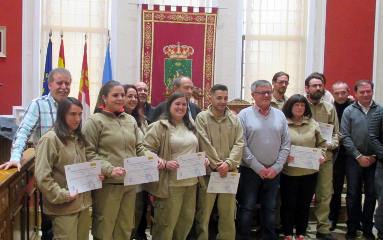 Entrega de diplomas a los alumnos del Taller de Empleo de Carpintería