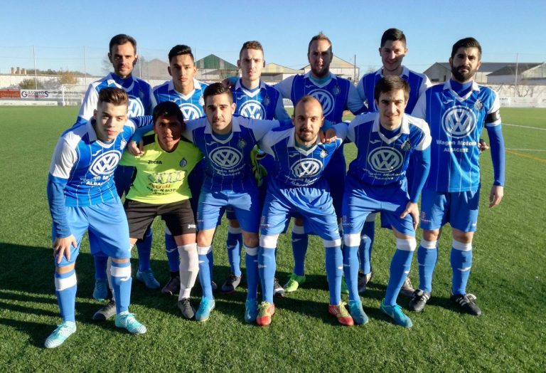 El Hellín, que tuvo el encuentro ganado, logró un importante empate en Tarazona