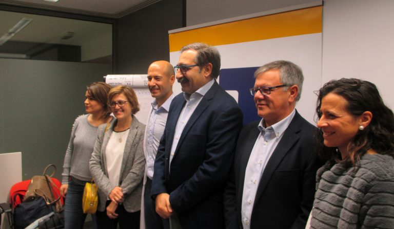 El consejero de Sanidad agradece a los profesionales del Hospital Comarcal  la labor  que realizan