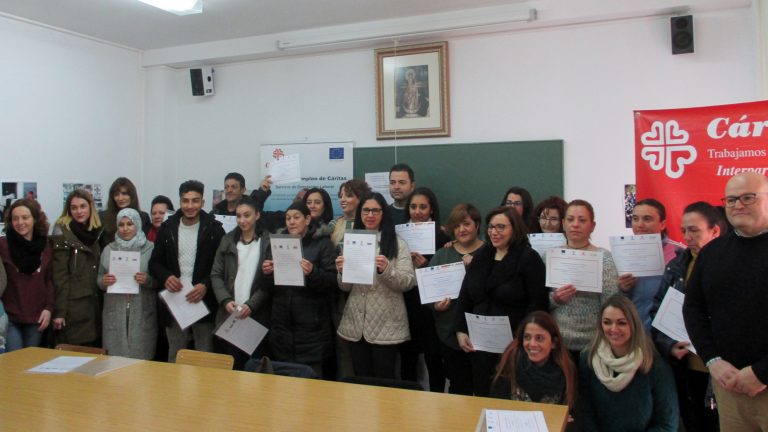 Entrega de diplomas en Cáritas de los cursos de Formación Laboral