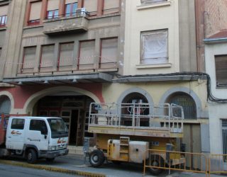 Se inician los trabajos de pintura de la fachada del Teatro Victoria
