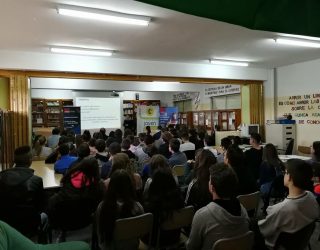 Charlas para promocionar la salud entre los adolescentes de la ciudad