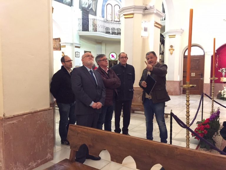 El Gobierno regional estudia colaborar en el refuerzo arquitectónico de una de las naves de la ermita de la Virgen del Rosario en Hellín