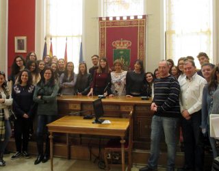 Visita al Ayuntamiento de alumnos del IES Melchor de Macanaz y de la ciudad italiana de Villacidro (Cerdeña)