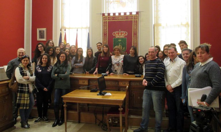 Visita al Ayuntamiento de alumnos del IES Melchor de Macanaz y de la ciudad italiana de Villacidro (Cerdeña)