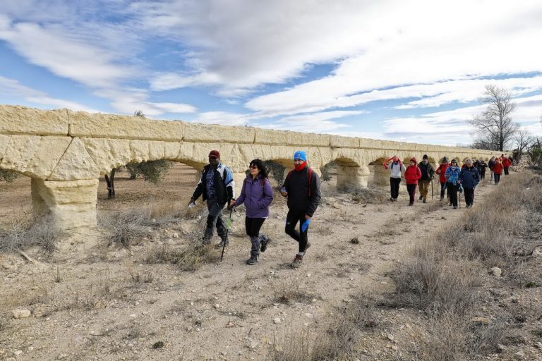 Aire y sol en Ontur en la IV Ruta Senderista de la Diputación Provincial
