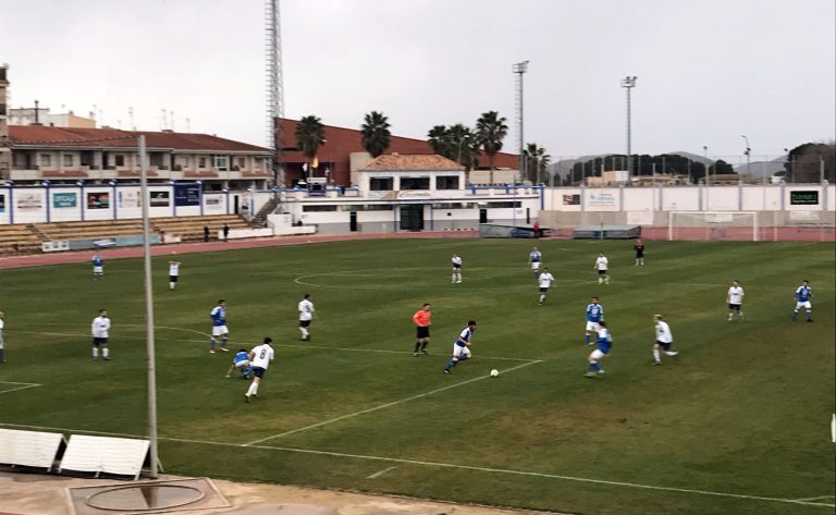 El Hellín consiguió una victoria de oro ante el Madrigueras en su objetivo de lograr el ascenso