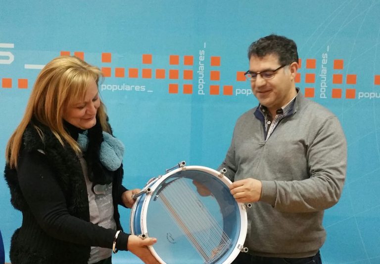 El PP dona un tambor a FLAMPAHE