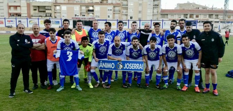 El Hellín celebró el ascenso con una derrota ante La Roda