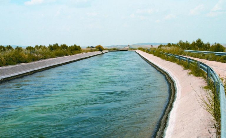 Los socialistas exigen mejoras en la gestión del agua