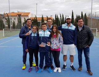 Manuel Requena subcampeón regional de tenis en alevines