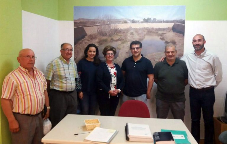 Toma de contacto de Manuel Serena con los responsables de la SAT Mayorazgo de Agramón y la Comunidad de Regantes de la Fuente Principal y Pozo de Contreras