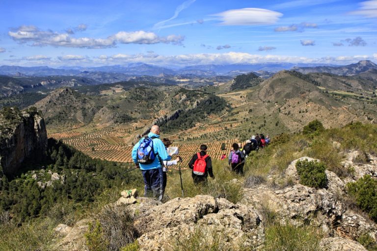 Las rutas de senderismo de la Diputación se desplazan este domingo hasta Elche de la Sierra