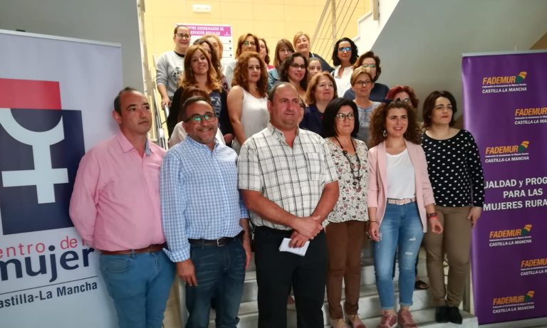 30 mujeres participan en el Centro de la Mujer de un taller de Networkig