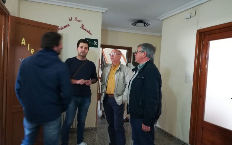 Entrega de las llaves del nuevo Centro de Servicios Sociales en el barrio del Calvario