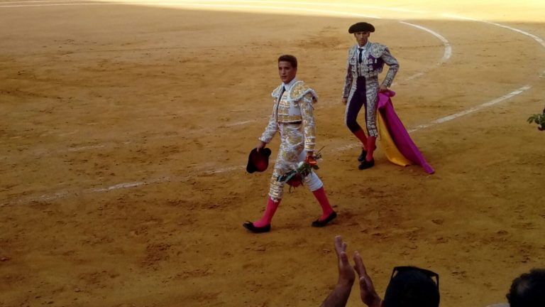 Diego Carretero salió a hombros en su alternativa en Alicante