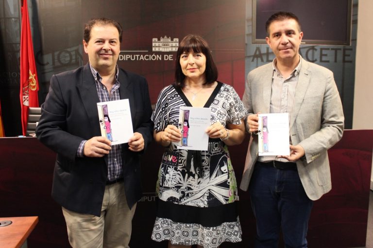 La psicóloga Marina García presenta una guía sobre cómo informar a los niños de que hay un proceso oncológico en la familia