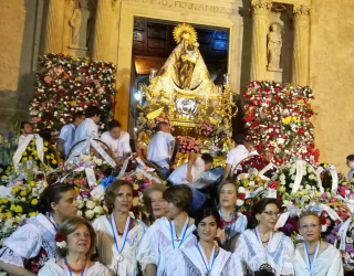 Con la ofrenda de flores y la procesión de retorno, finalizaban los actos en honor a la Virgen del Rosario