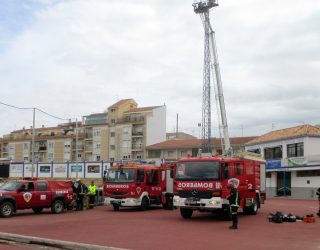 Simulacro de Rescate de operarios electricistas en las torres del alumbrado del Campo de Deportes Santa Ana