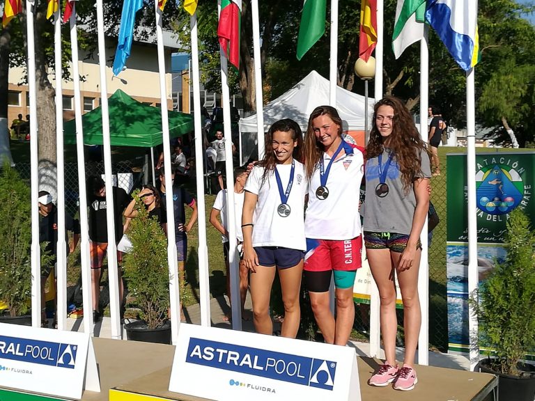 Nerea Ibáñez medalla de bronce en los campeonatos de España de Natación