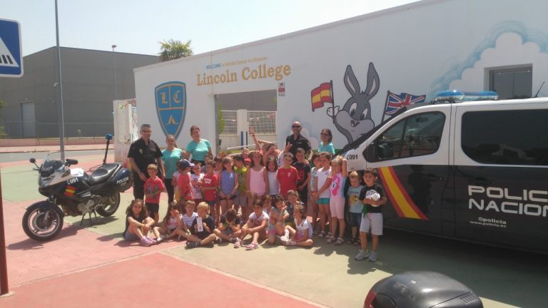 El Cuerpo Nacional de Policía imparte charlas en colegios e institutos de Hellín para ofrecer información preventiva