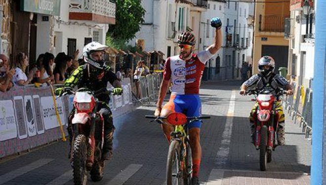 Quinta victoria de Alberto López en el Circuito Provincial de Mountain Bike