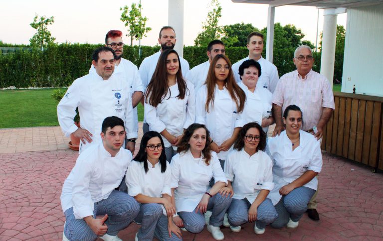 Con una degustación del trabajo realizado, se clausuró el curso de Cocina del Hotel Restaurante Emilio