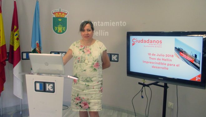 La concejala de Ciudadanos, María Jesús López, pone sobre la mesa la posibilidad que los trenes de pasajeros no pasen por Hellín