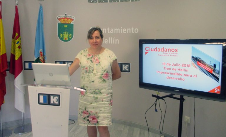 La concejala de Ciudadanos, María Jesús López, pone sobre la mesa la posibilidad que los trenes de pasajeros no pasen por Hellín