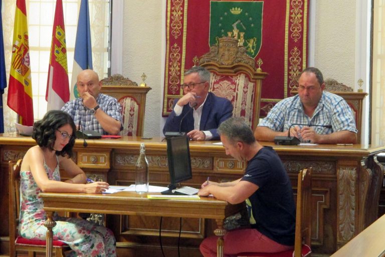 El Pleno aprueba por unanimidad la moción de Ciudadanos para que se respeten las paradas de los trenes en Hellín