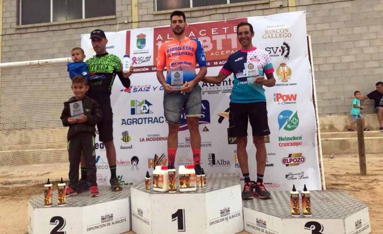 Alberto López vencedor en la carrera solidaria de Hoya Gonzalo