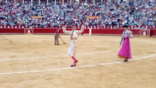 Diego Carretero a hombros en la corrida de la Feria de Albacete