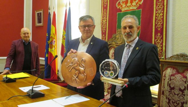 Firmado el acuerdo de hermanamiento entre  Hellín y la ciudad italiana de Rivello